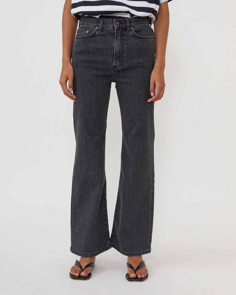 Pyramid High-Rise Flare Jean - Black (7889752195297)