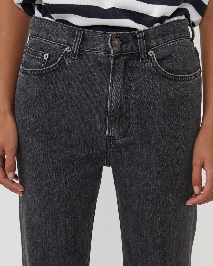 Pyramid High-Rise Flare Jean - Black (7889752195297)
